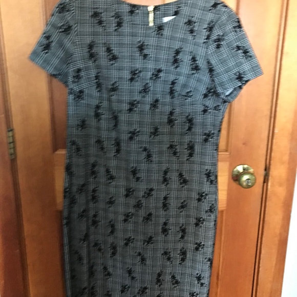 Dress - Picture 1 of 6